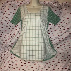 LuLaRoe green and white top 💕 XS